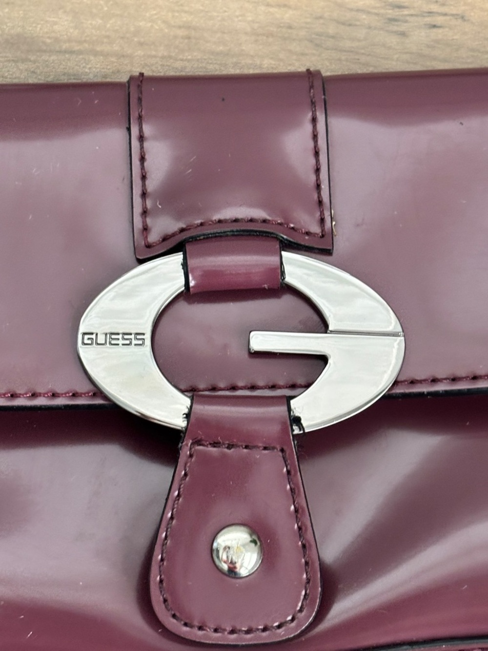 Vintage Y2K Guess Maroon Patent Finish Shoulder Bag Handbag Buckle Purse 2000's - Picture 5 of 15